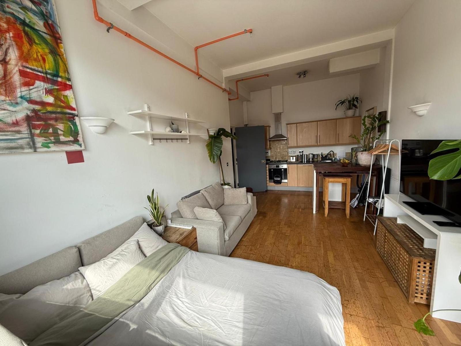 Cosy Private Room With Shared Bathroom Facilities London Exterior photo